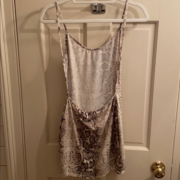 Low back mini dress BARELY WORN GREAT CONDITION - Picture 2 of 2